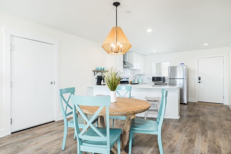 dining area to kitchen