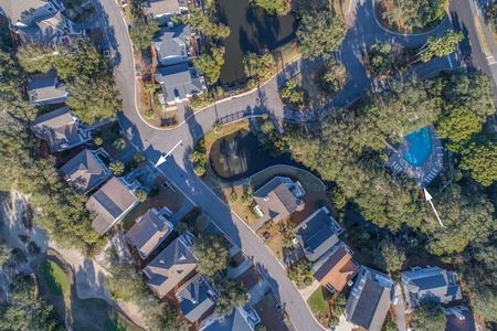 Aerial shot of property & close proximity to pool