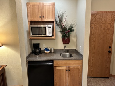 KITCHENETTE