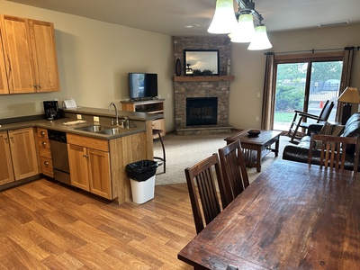 KITCHEN/LIVING ROOM