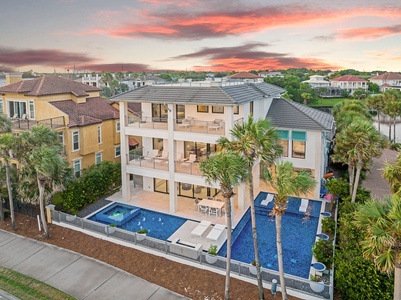 Luxurious Resort-Style Pool!