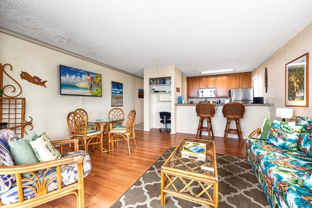 Looking from the Lanai back towards the Kitchen and Entry.