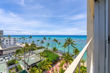 Take in wide Pacific panoramas and palm-dotted skyline views—the ideal backdrop for a relaxing island stay.