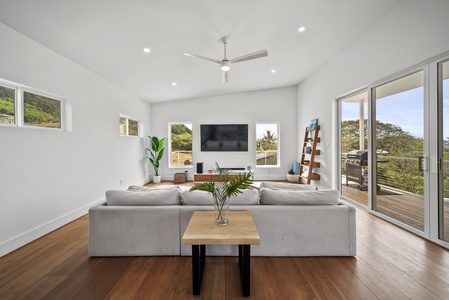 Relax in the inviting living area, the perfect spot to unwind after a day of exploring.