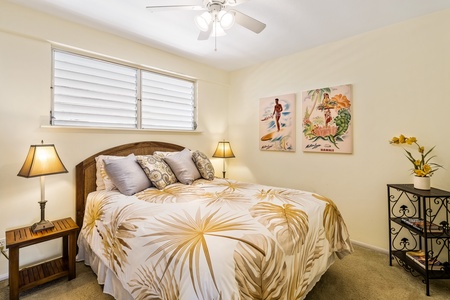 Guest bedroom equipped with Queen bed