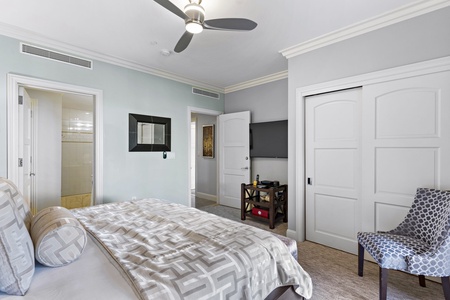 The second bedroom at Wailea Hoolei 93-3 offers garden views, a TV, and an ensuite bathroom.