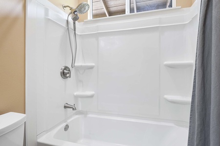 Tub/shower combo in the guest bathroom