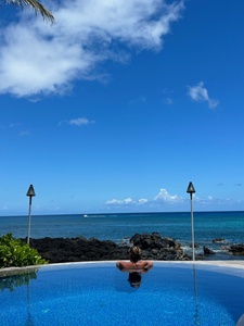 Infinity pool overlooking the ocean, seamlessly blending with the horizon.