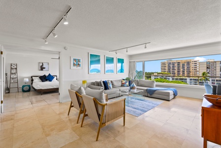 Open-concept layout featuring a comfortable living area that flows into a cozy bedroom, ideal for rest and relaxation.
