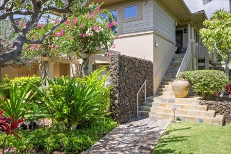 A curated entryway featuring warm textures, original art, and a mirror reflecting Hualalai elegance.