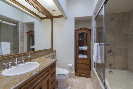 Guest house: Guest Bedroom 3 ensuite bathroom.