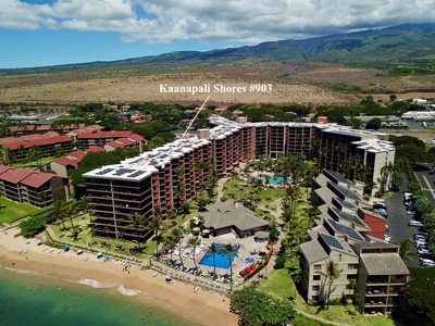 Grab a snack or drink at Kaanapali Shores 903’s granite breakfast bar.