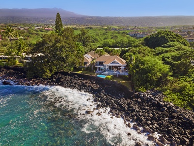 Hale Kope Kai nestled into the Kona Coast