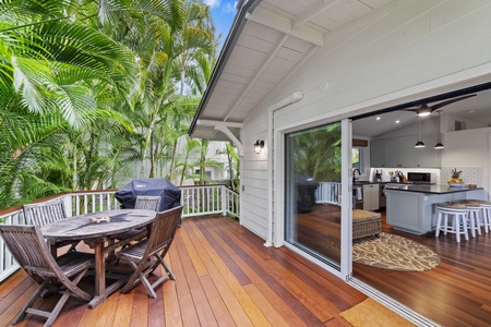 Spacious lanai and outdoor seating