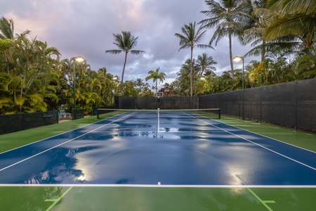 Huge tennis court just for you