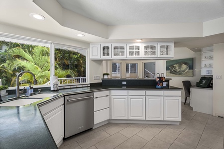 Open sightlines throughout the kitchen with room for up to 4 to prepare together
