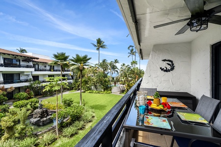 Casa De Emdeko 222 Lanai with peekaboo views!