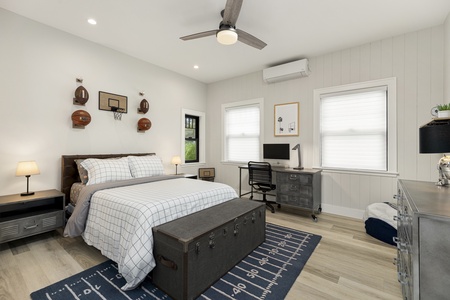 Guest bedroom 4 with double bed and dedicated desk, blending rest and productivity.