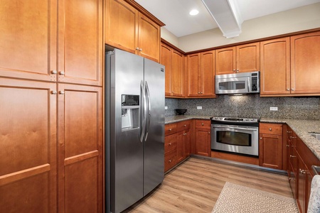 Enjoy a modern kitchen with stainless appliances!