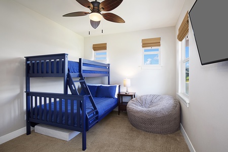 Upstairs guest bedroom