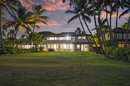 Kailua Hale Kahakai is quite beautiful at dusk