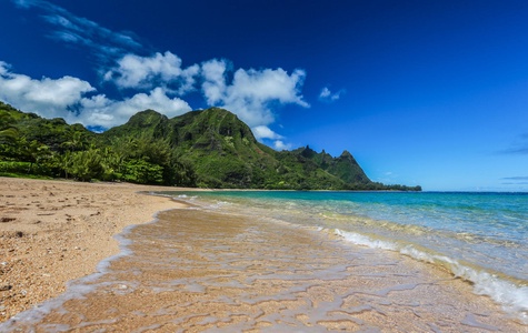 Tunnels beach located steps from your back yard