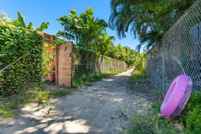 Private access to beach lane