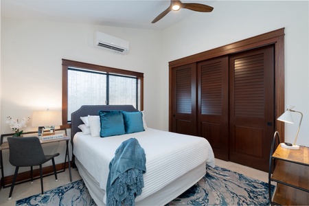 2nd level suite has a queen-sized bed.