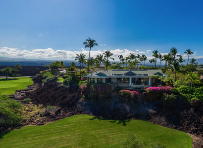 Canoe House Champion Ridge Aerial – Stunning aerial view of the estate, showcasing lush landscaping and breathtaking surroundings.