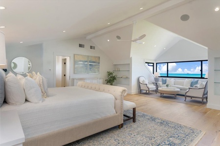 Ocean-facing bedroom with lounge area and ensuite spa bath.