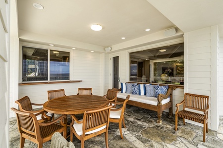 Outdoor dining and lounge-style seating on the oceanfront lanai—perfect for sunset meals or morning coffee.
