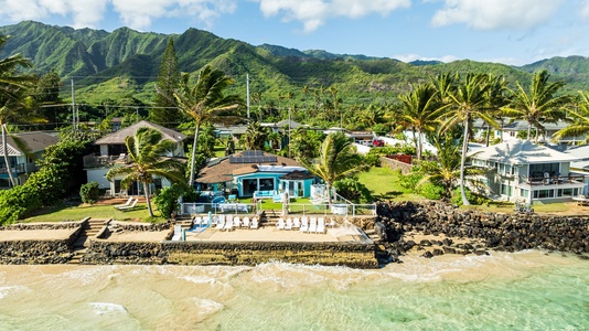 Oceanfront lawn with direct reef access and uninterrupted North Shore views.