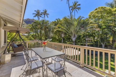 Balcony Upstairs with seating area and Diamond Head views