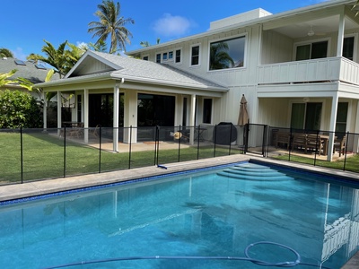 Take a refreshing dip in Hale Nani Lanikai's pool.