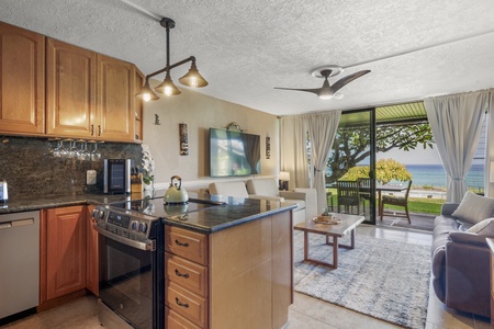 Slide the lanai doors open and the kitchen opens right onto the day.