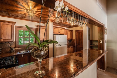 Prepare some drinks or delicious meals in the fully equipped kitchenette in the guest house.
