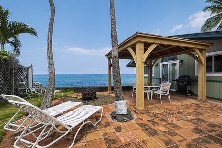 Spacious side yard with covered Cabana!