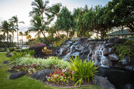 Waterfalls at the entrance of Ko Olina.