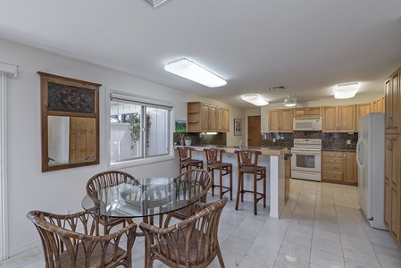 Cottage: Kitchen and Dining