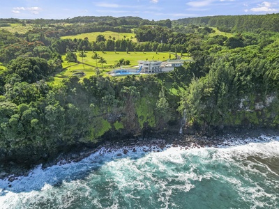 Aerial view of the estate, featuring its stunning cliffside location.