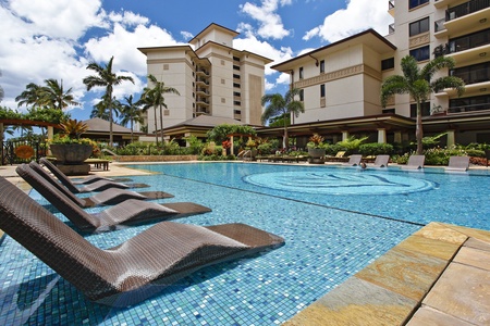 Enjoy your open floor plan, bar seating and soft ocean breezes.