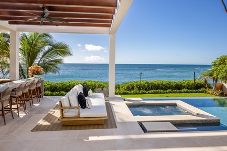 Melt into the spa or take a refreshing dip in the pool, both with panoramic ocean views.