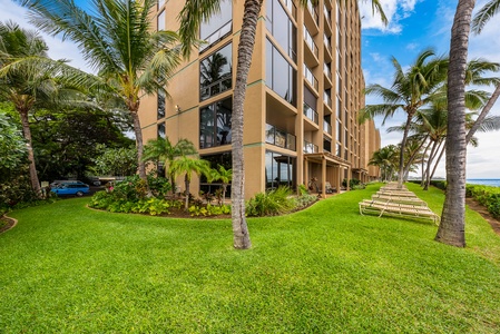 Mahana Resort’s lush grounds offer a peaceful tropical oasis, perfect for relaxation.