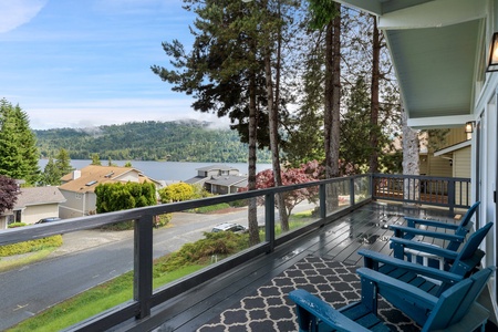 Relax in style while enjoying the breathtaking outdoor scenery in your home.