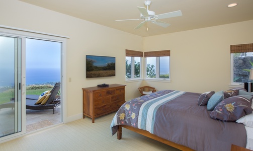 Wake up to jaw-dropping ocean views from the California King bed in this tranquil primary suite.