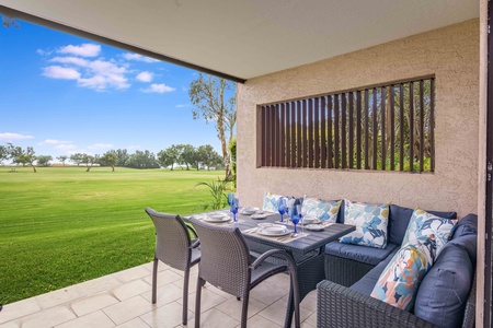 Start your day or end it in paradise with meals on your private lanai—overlooking the 9th fairway and tropical greenery.