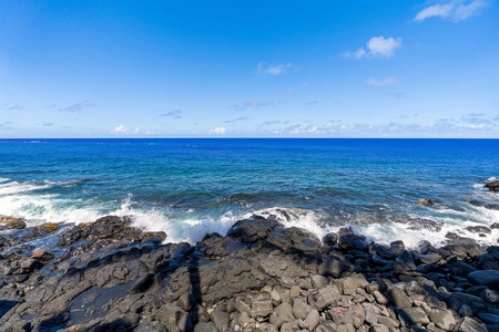 Gaze out at the endless Pacific under clear Hawaiian skies.