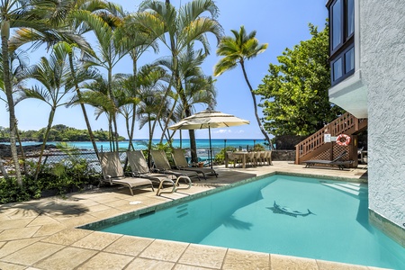 Views of the ocean from the hot tub!