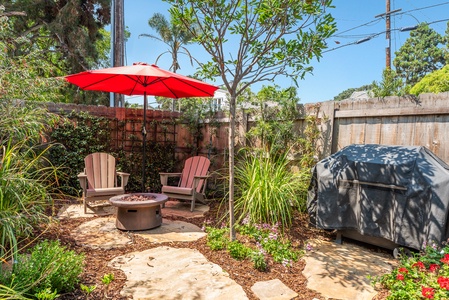 Enjoy the peace and tranquility of this quiet residential neighborhood at Seashore Studio, with your own private yard, entrance, and luscious landscaping.