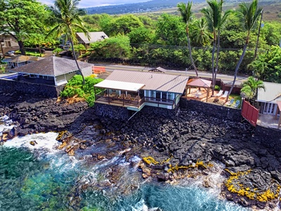 Outdoor dining on the waters edge!